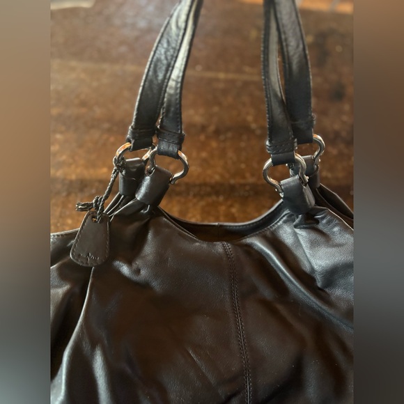 Cole Haan Black Leather Hobo Shoulder Bag w/ Logo Charm Large Slouchy Roomy Soft - Picture 6 of 15